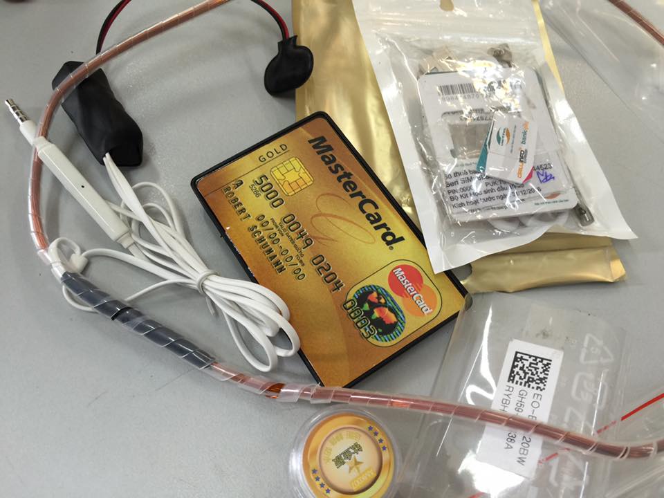 Cảnh sát phát hiện thiết bị gian lận thi cử siêu tinh vi - 1