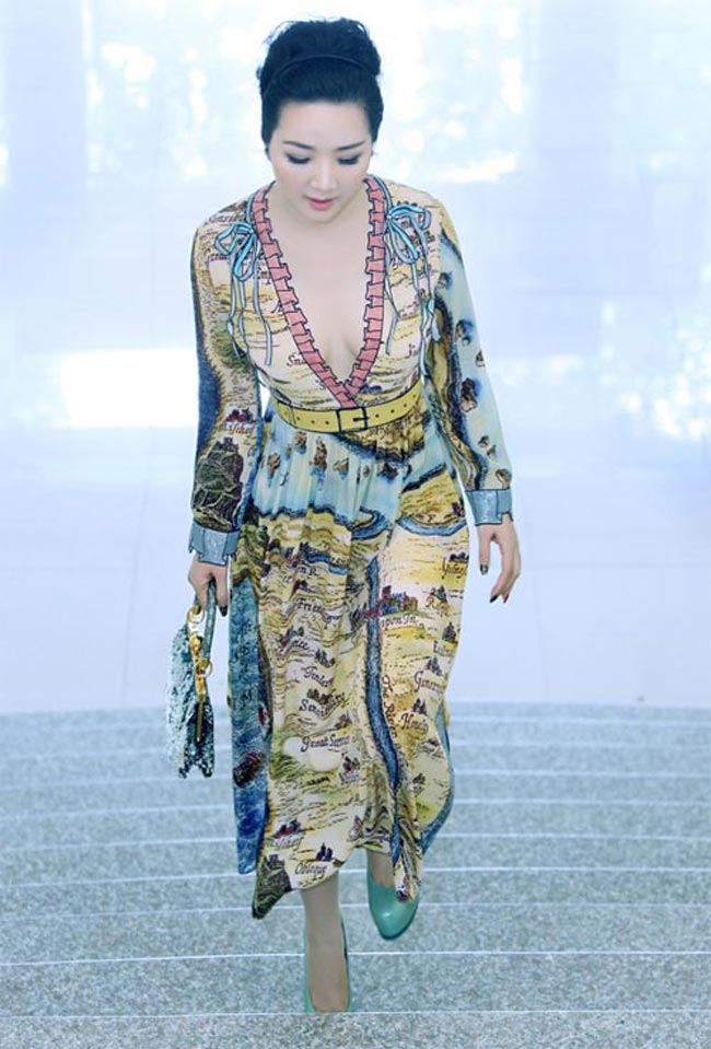 Thân hình đồng hồ cát của Giáng My U50 khiến gái trẻ phát ghen - 3