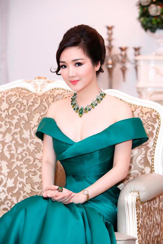 Thân hình đồng hồ cát của Giáng My U50 khiến gái trẻ phát ghen - 10