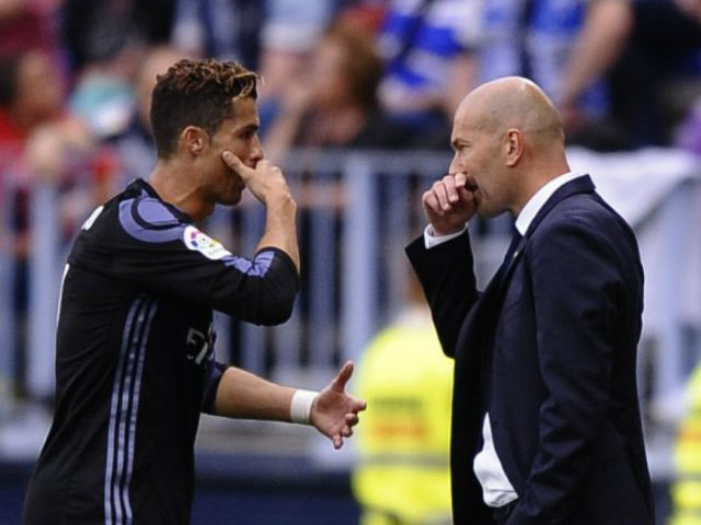 Ronaldo chán nản với Real: Zidane nữa giữ nửa buông