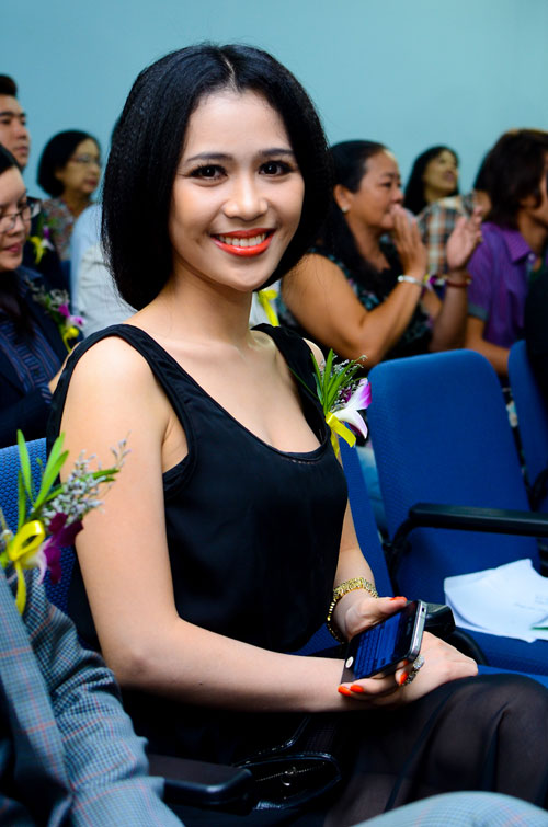 Angela Phương Trinh, Hương Tràm bị nhắn tin "gạ tình" và phản ứng đáng nể - 6