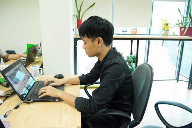 Lương cử nhân không bằng thu nhập của shipper: Thực tế phũ phàng - 1