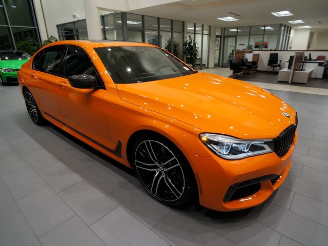 BMW 750i màu cam độc đáo có giá 3 tỷ đồng - 1