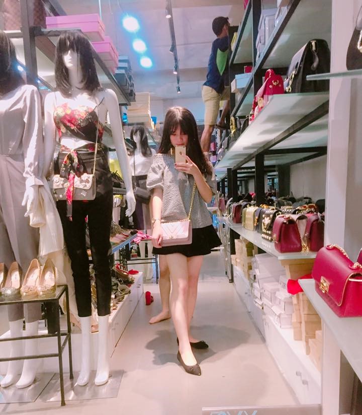 Việt Huê nóng bỏng vẫn ít nhiều "kiêng dè" em gái hot girl - 6