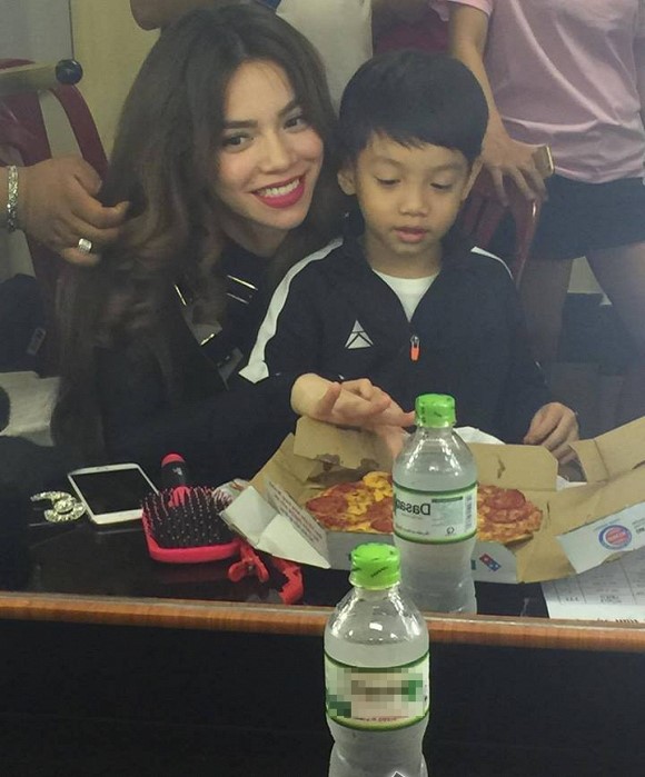 Hà Hồ, Khánh Thi đẹp bội phần trong khoảnh khắc đặc biệt sau cánh gà - 5