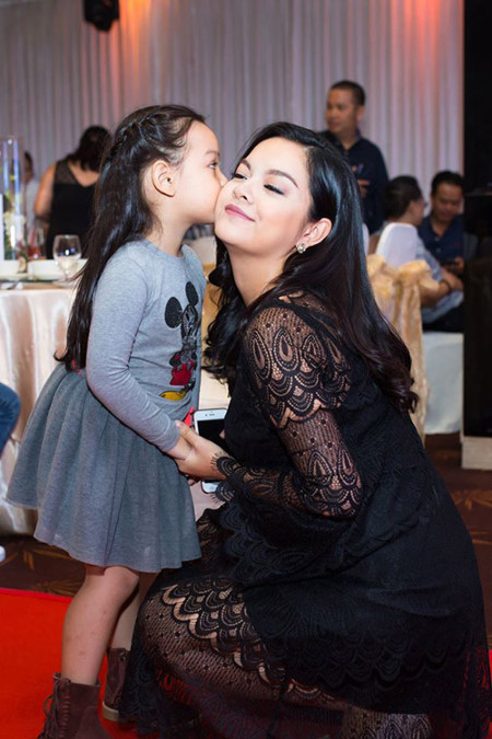 Hà Hồ, Khánh Thi đẹp bội phần trong khoảnh khắc đặc biệt sau cánh gà - 5