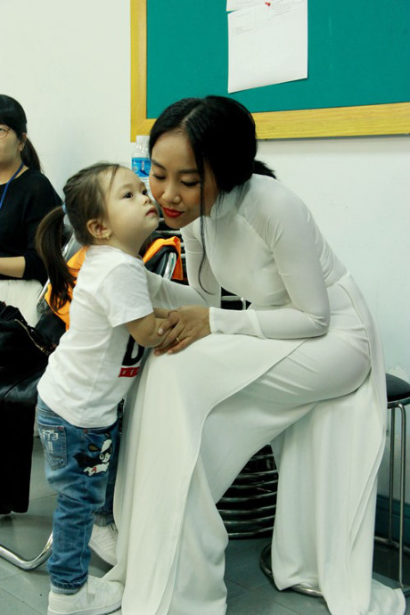 Hà Hồ, Khánh Thi đẹp bội phần trong khoảnh khắc đặc biệt sau cánh gà - 7