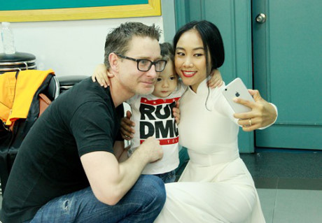 Hà Hồ, Khánh Thi đẹp bội phần trong khoảnh khắc đặc biệt sau cánh gà - 8