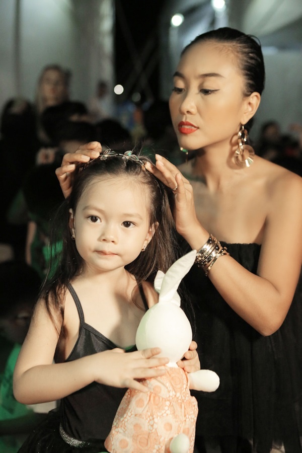 Hà Hồ, Khánh Thi đẹp bội phần trong khoảnh khắc đặc biệt sau cánh gà - 9