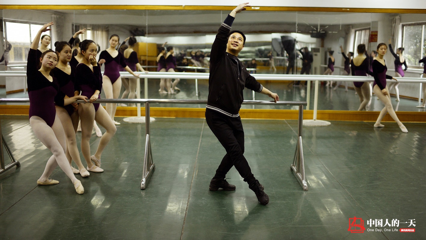 Choáng ngợp với ngôi trường có nhiều gái xinh nhất Trung Quốc - 4