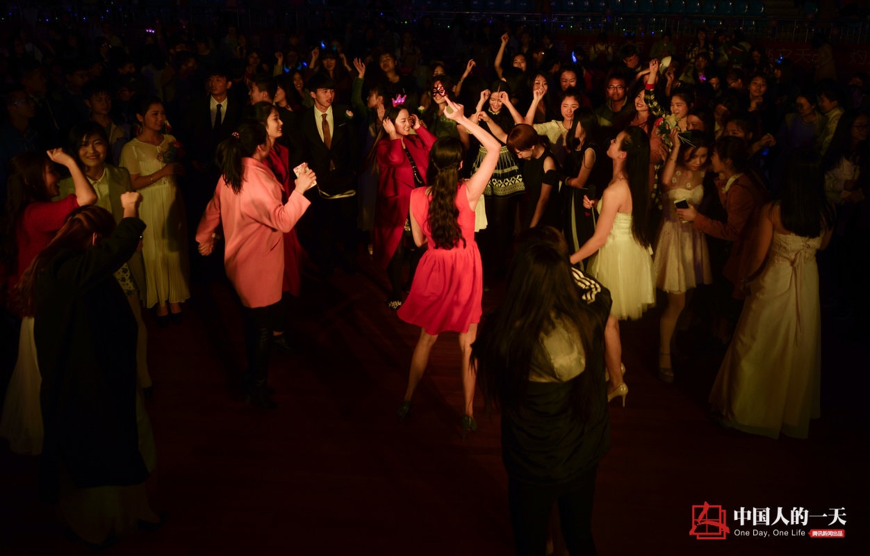 Choáng ngợp với ngôi trường có nhiều gái xinh nhất Trung Quốc - 8