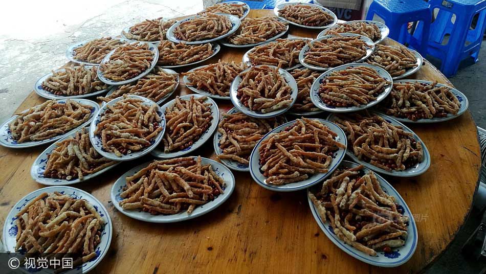 Xôn xao đám cưới quê với mâm cỗ 18 món thịnh soạn, giá rẻ bất ngờ - 7