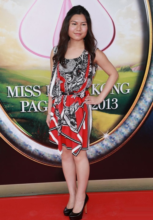 Vỡ mộng vì nhan sắc khó đỡ của thí sinh hoa hậu xứ cảng thơm - 11