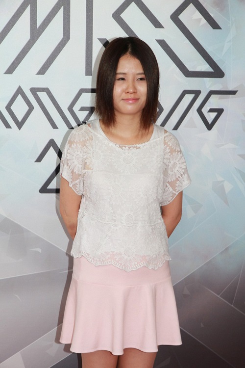 Vỡ mộng vì nhan sắc khó đỡ của thí sinh hoa hậu xứ cảng thơm - 4