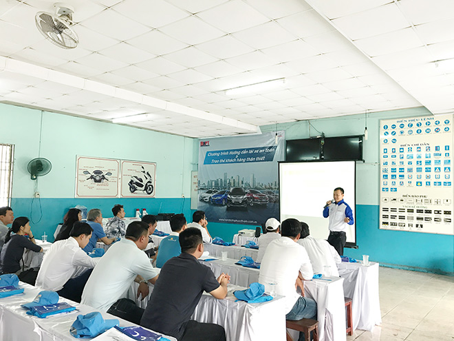 Honda tuyên dương các đại lý xuất sắc về LXAT tháng 6 - 1