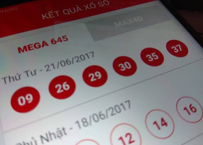 Nóng 24h qua: Rắn hổ mang chúa dài hơn 3m đục bao tải  &#34;đào tẩu&#34; vào rừng - 5