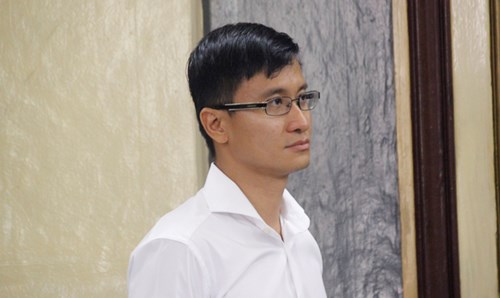 Hoa hậu Phương Nga im lặng tại tòa vì &#39;không tin ai&#39; - 2