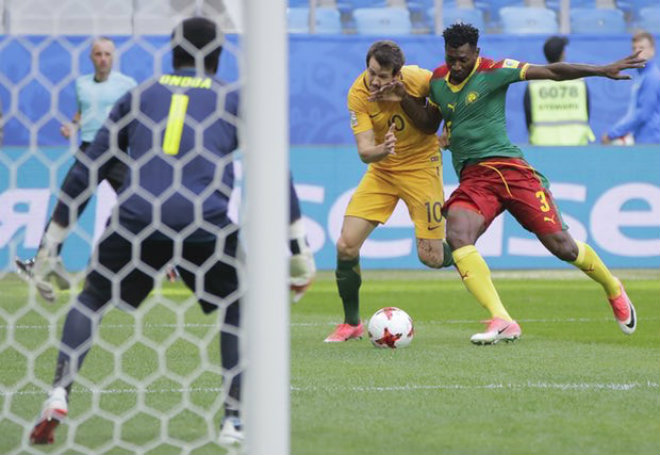 Cameroon - Australia: May mắn thoát hiểm nhờ công nghệ - 1