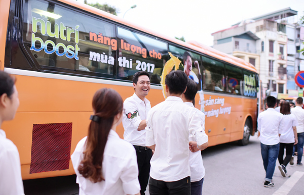MC Phan Anh tiếp năng lượng, thêm sức bền mùa thi cùng chuyến xe Nutriboost - 1
