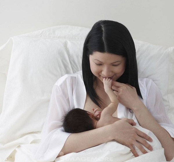 Cho con bú, mẹ giảm nguy cơ đau tim - 1