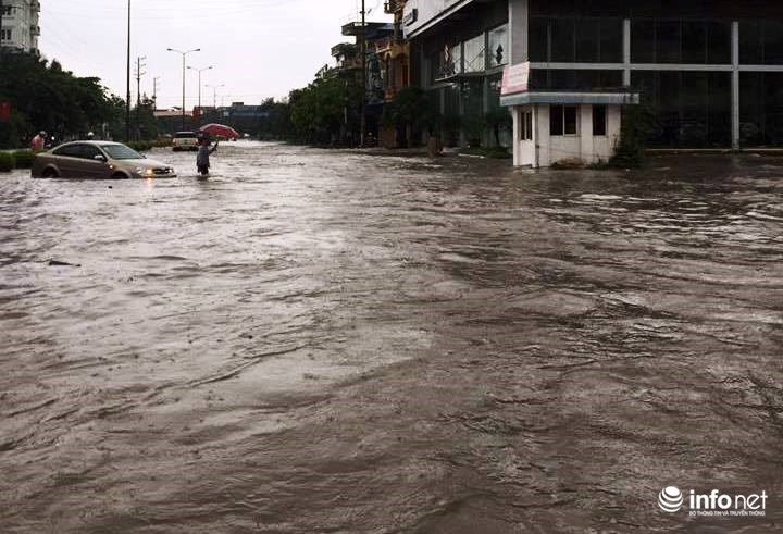 Thái Nguyên: Công bố tình trạng khẩn cấp, nhiều nơi ngập trong biển nước - 1