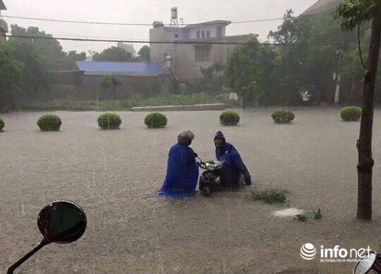 Thái Nguyên: Công bố tình trạng khẩn cấp, nhiều nơi ngập trong biển nước - 4