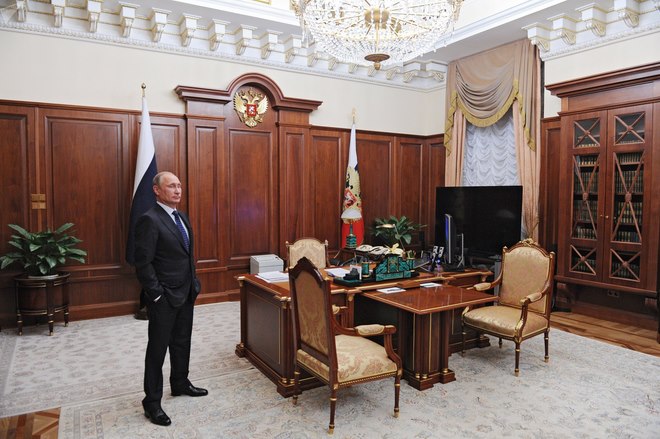 Xem văn phòng bí mật của Putin, báo chí không được vào - 1