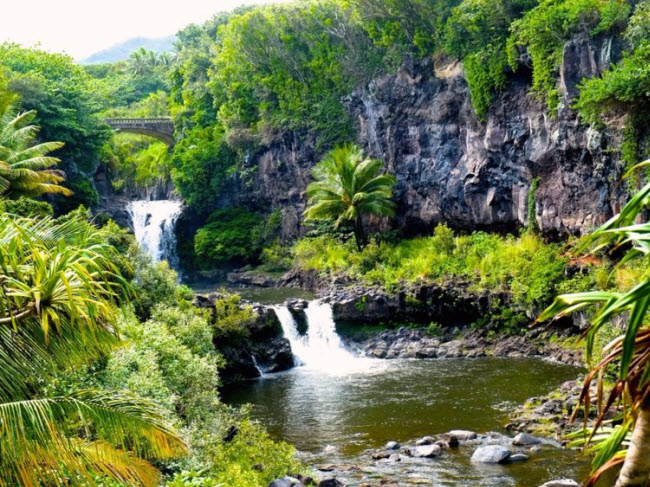 Seven Sacred, Hawaii: Các bể bơi nước ngọt nằm ở trung tâm vườn quốc gia Haleakala ở Maui. Chúng được bao quanh bởi rừng trúc, thác nước và phong cảnh nhiệt đới.
