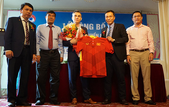 HLV vô địch châu Á hứa đưa futsal Việt Nam vượt Thái Lan - 1