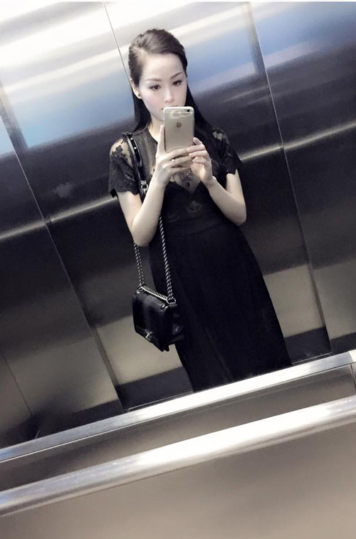 Trong thang máy mà Hà Hồ, Mai Phương Thuý ăn mặc khiến fan &#34;rớt tim&#34; - 1