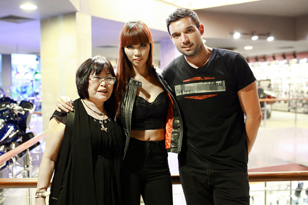 Hà Anh, Phương Vy được chồng đi giày, bóp chân khiến fan xuýt xoa - 5