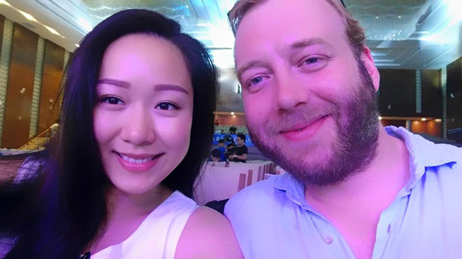 Hà Anh, Phương Vy được chồng đi giày, bóp chân khiến fan xuýt xoa - 11