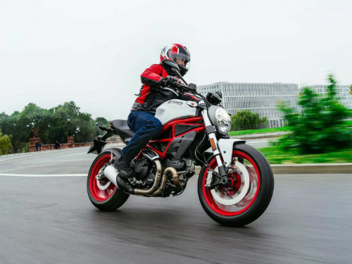 Chọn mua Ducati Monster 797 hay Triumph Street Triple S? - 6