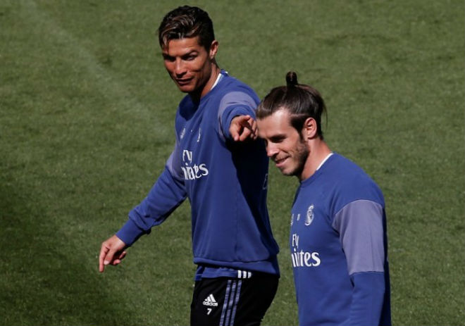 Bale &#34;lật đổ&#34; Ronaldo bất thành: Chờ MU-Mourinho giải cứu - 1