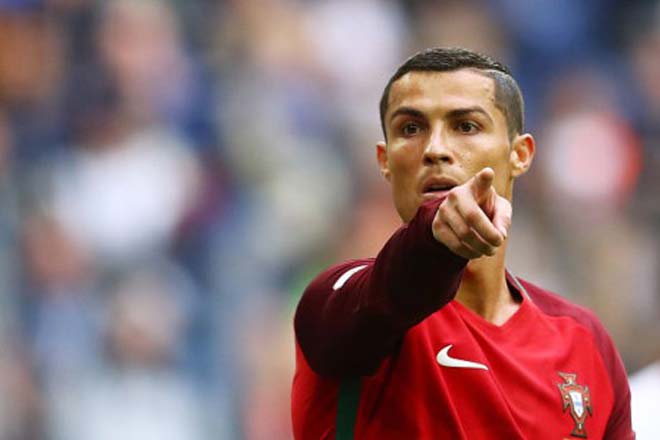 Ronaldo “bung lụa”: Scandal bủa vây, vẫn số 1 thế giới - 1