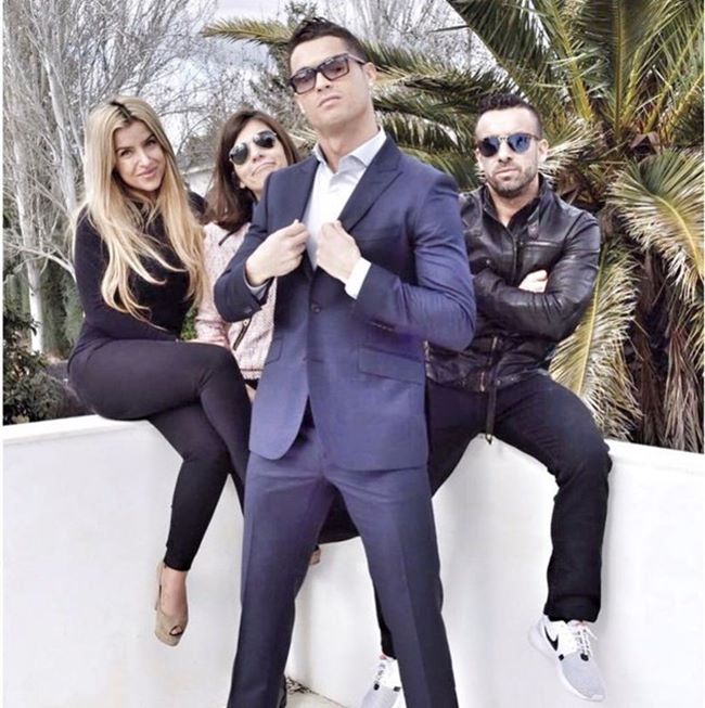 Năm 2016, Cristiano Ronaldo từng gây bất ngờ khi chọn người đẹp Marisa Mendes (ngoài cùng bên trái), con gái 'siêu cò' Jorge Mendes, làm trợ lý truyền thông cho mình.