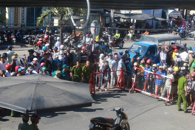 Nóng trong tuần: Bé gái bị treo lơ lửng, giãy giụa khiến cộng đồng mạng dậy sóng - 10