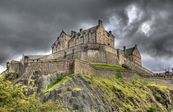 Rùng mình đột nhập lâu đài ma ám đáng sợ nhất Scotland - 1