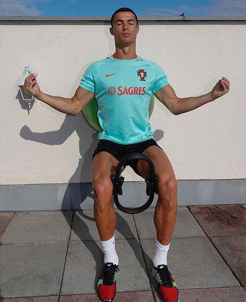 Ronaldo tập luyện &#34;dị&#34;, tương lai ở Real vẫn chưa rõ ràng - 1