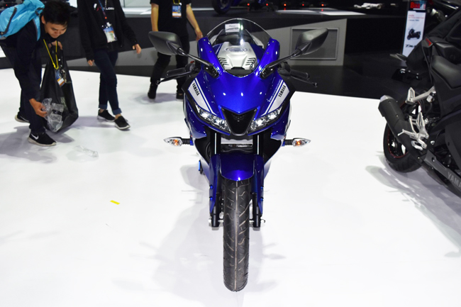 Theo thông tin mới nhất, thì chiếc Yamaha R15 v3.0 đời 2017 đã có mặt tại Việt Nam với giá bán lẻ vào khoảng 109 triệu đồng. Mức giá này cao gần gấp đôi so với thị trường Indonesia khi nó được bán với giá chỉ 2.590 USD (khoảng 59 triệu đồng).