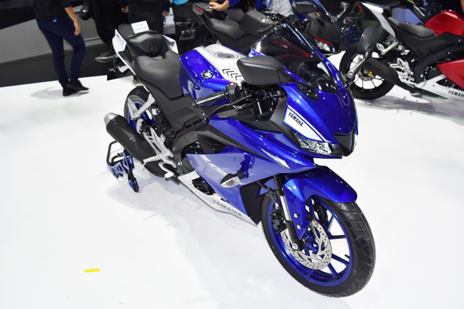 So với thế hệ cũ, Yamaha R15 v3.0 có dáng vẻ thể thao hơn, thừa hưởng nhiều đường nét từ "đàn anh" trong dòng R-Series.