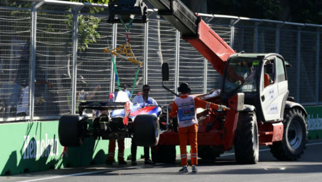 Đua xe F1, Azerbaijan GP: Va chạm mở màn kịch bản &#34;điên rồ&#34; - 4