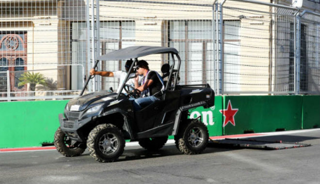 Đua xe F1, Azerbaijan GP: Va chạm mở màn kịch bản &#34;điên rồ&#34; - 6