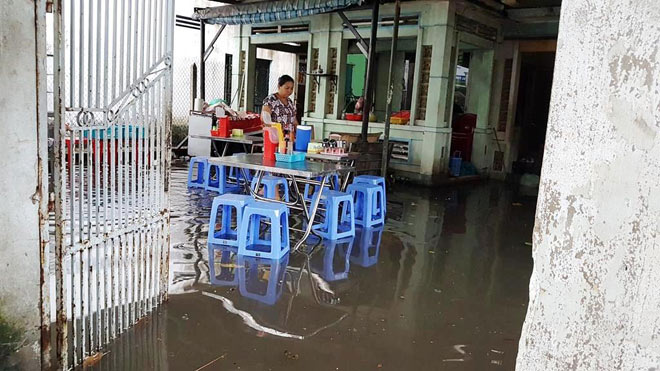 Ngốn trăm tỷ chống ngập, đường vẫn thành “sông” sau trận mưa 10 phút - 7