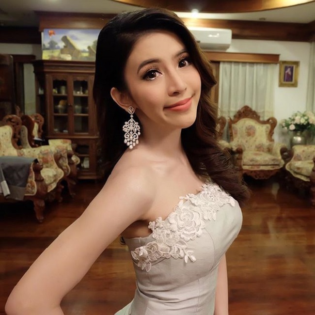 1. Chandaly Sitphaxay: nằm trong top 10 người đẹp nhất nước Lào hiện nay. Nhan sắc nghiêng thành của cô khiến nhiều mày râu mất ăn mất ngủ. 