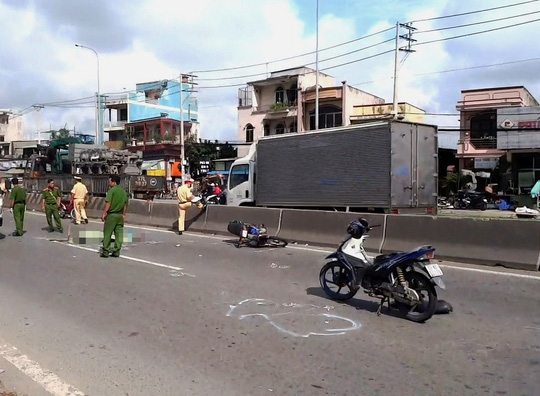 Cô gái 19 tuổi tử nạn dưới chân cầu vượt An Sương - 1