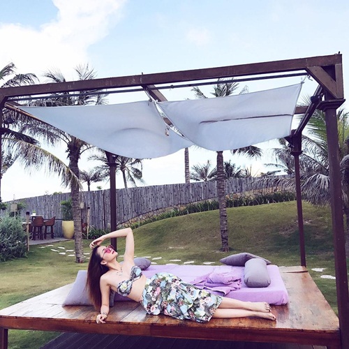 Bạn gái Sơn Tùng "lu mờ" trước ảnh bikini quá hot của chị gái - 7