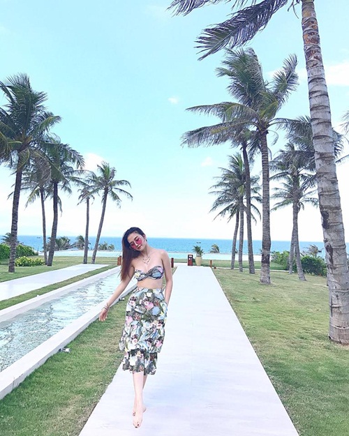 Bạn gái Sơn Tùng "lu mờ" trước ảnh bikini quá hot của chị gái - 8