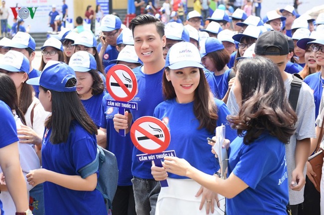 Bảo Thanh và Việt Anh cùng tham gia các hoạt động xã hội. Khi vợ Việt Anh lên tiếng tố bạn diễn "thả thính" chồng mình, nhiều người nghĩ ngay đến Bảo Thanh. 