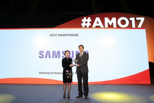 Samsung Galaxy S8 và S8+ giật giải “Smartphone xuất sắc nhất” - 1